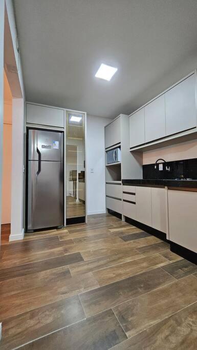 Apartamento Com Terraco E Churrasqueira, Pertinho Do Mar *